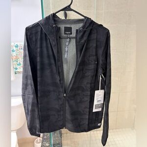 Vuori Women's Black Camo Windbreaker